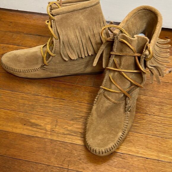 American Eagle Minnetonka Women's Tramper Bootie Size 7 New - Picture 4 of 9
